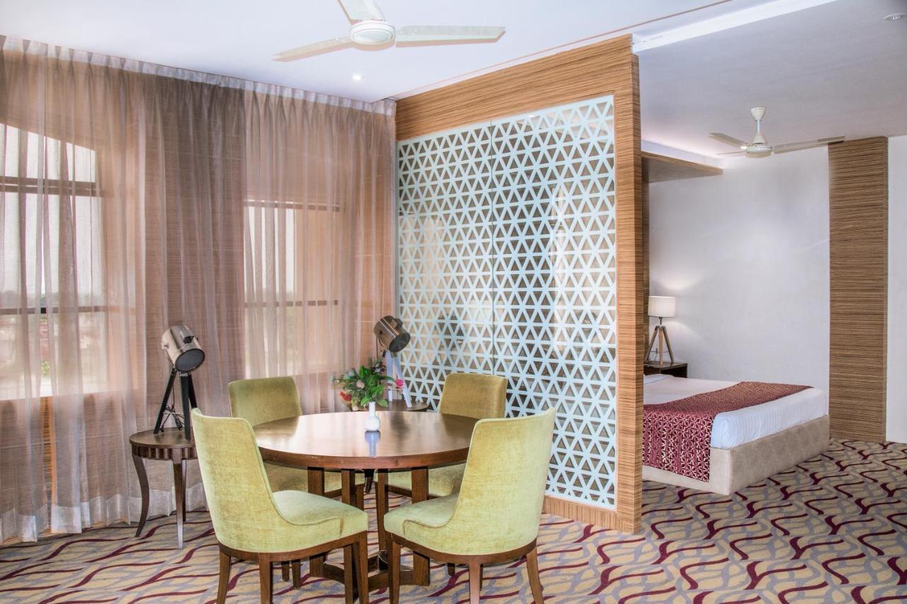 Hotel Landmark Rewa Εξωτερικό φωτογραφία