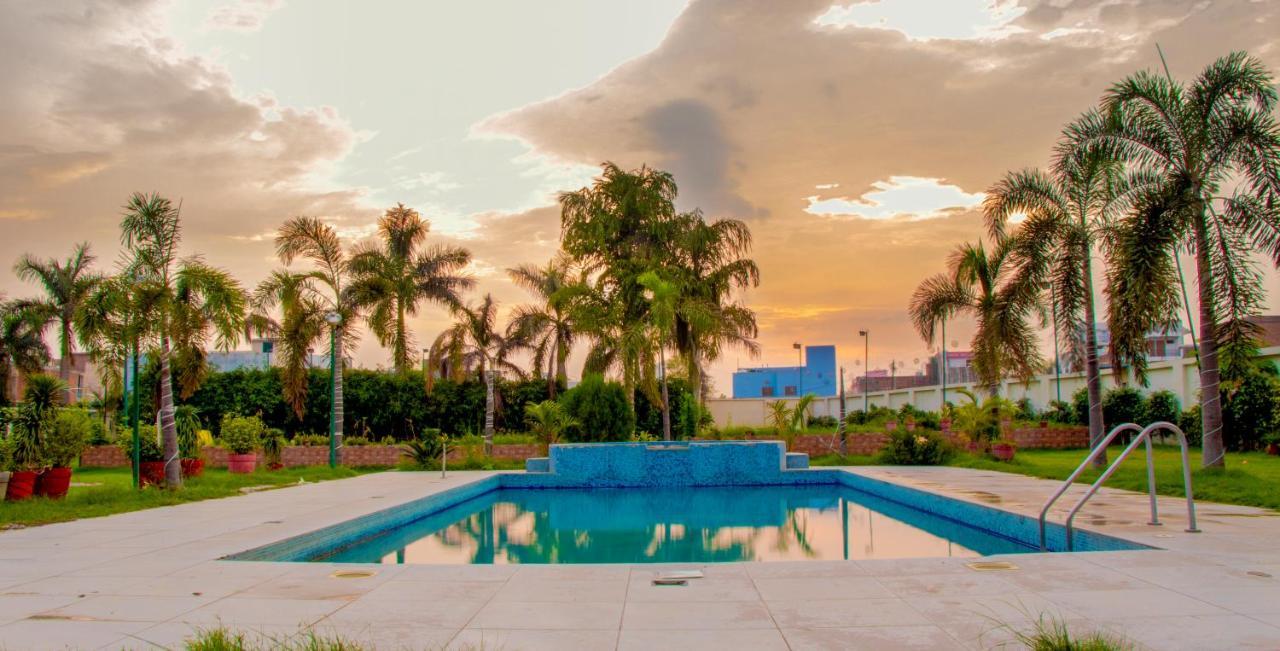 Hotel Landmark Rewa Εξωτερικό φωτογραφία