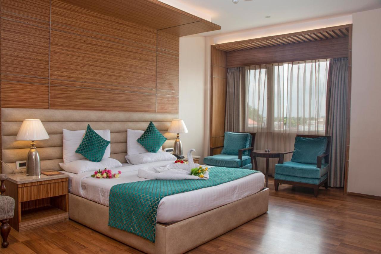 Hotel Landmark Rewa Εξωτερικό φωτογραφία