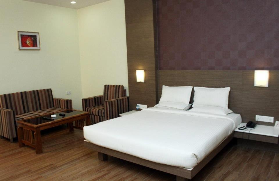 Hotel Landmark Rewa Εξωτερικό φωτογραφία